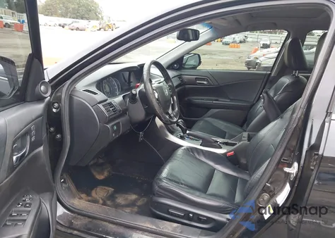 2013 Honda Accord Touring z USA, uszkodzony, nr VIN 1HGCR3F95DA042482